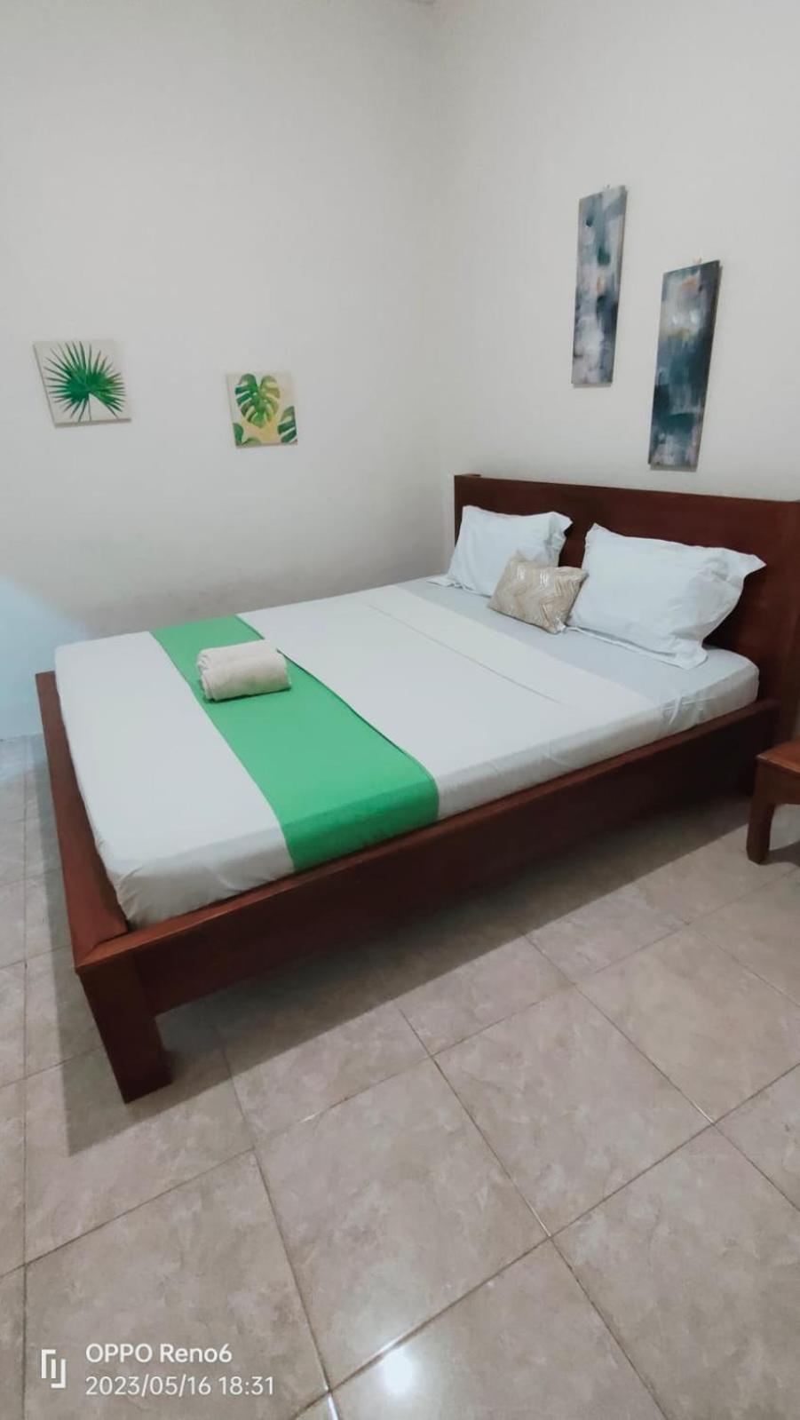 Pineapple Guest House ギリ・アイル エクステリア 写真